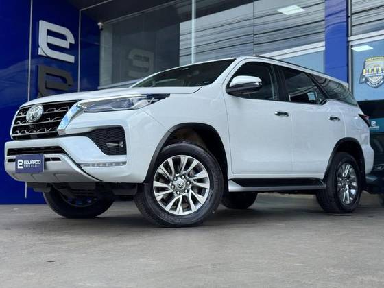 TOYOTA HILUX SW4 2.8 D-4D TURBO DIESEL SRX 7L 4X4 AUTOMÁTICO